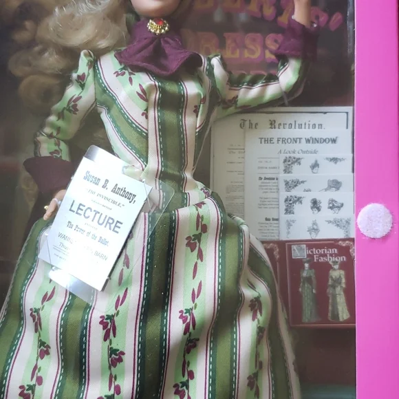 Barbie The Front Window - Picture 5 of 8